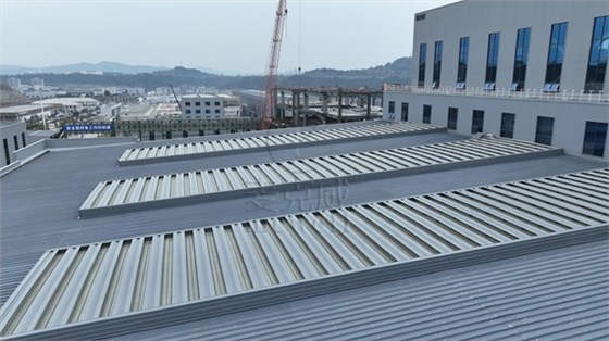 廣元通威間隔風(fēng)道式通風(fēng)天窗