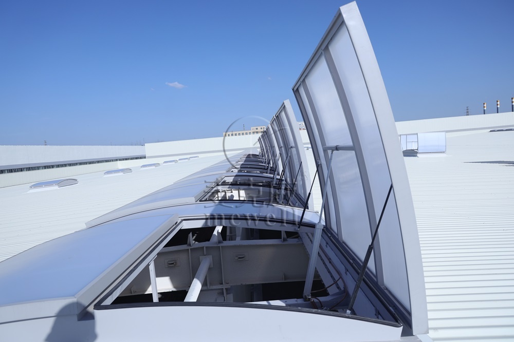 山西圓拱型電動采光排煙天窗（上開式）